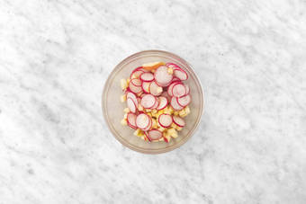 Marinare mela e ravanello