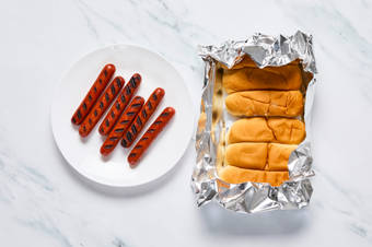 GRILL HOT DOGS & WARM BUNS