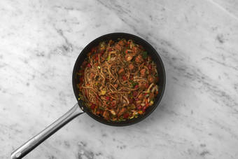 Sauter les légumes au wok