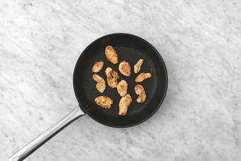 Rosolare pollo e verdure