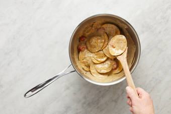 Cook Ravioli & Sauce