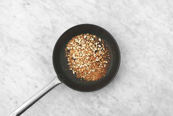 Griller les noix de cajou