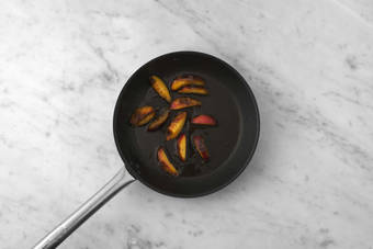 Nektarinen karamellisieren