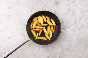 Aardappelpartjes bakken