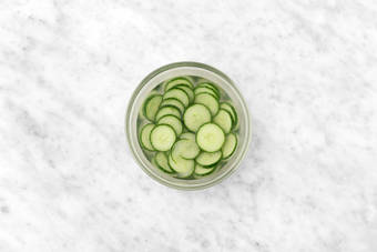 Préparer le concombre