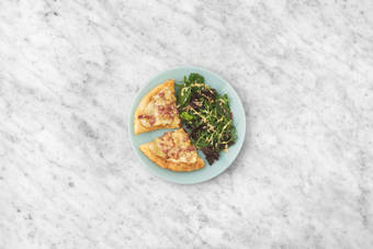 Tout le monde à table !