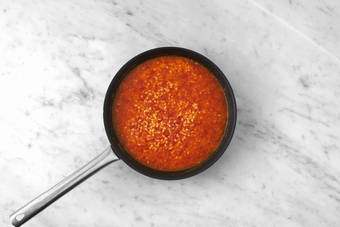 Le bouillon s'en mêle