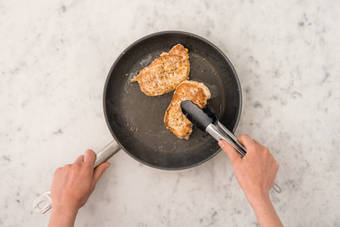 Cook the plant-based crumbed chick'n