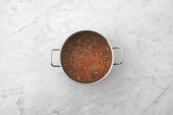 Soße köcheln lassen