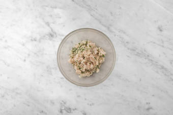 Forma las albóndigas