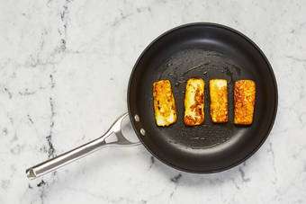 Cook halloumi