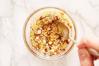 MAKE CHILI GARLIC OIL