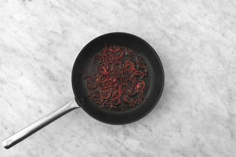 Caramellare le cipolle