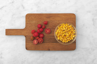 Preparare mais e pomodorini