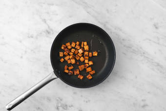 Cook tofu and shrimp