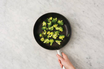 Cook the broccoli