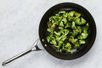 Cook broccoli and prep steak