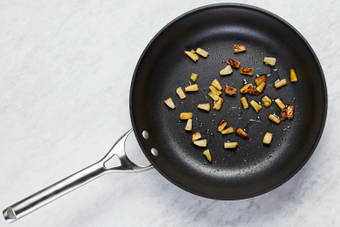 CARAMELIZE PINEAPPLE