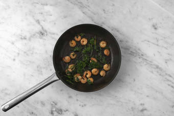 Adereza los langostinos