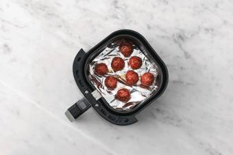 Cook the meatballs 