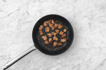 Fleisch anbraten