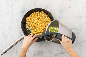 Schupfnudeln fertigstellen