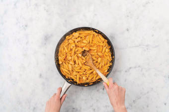 Make the creamy sauce 