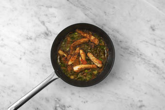 À la poêle tout s'emmêle 