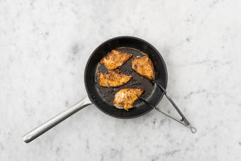 Cook the veggies, chicken & halloumi