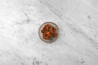 Vegane Filetstücke marinieren