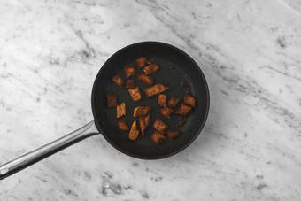 Vegane Filetstücke braten