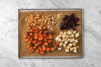 Halloumi und Gemüse backen