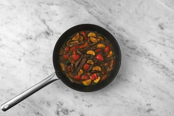 Combina los ingredientes