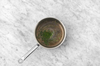 Für die Kräuterbutter