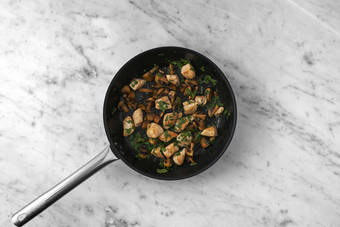 La poêle prend le relais