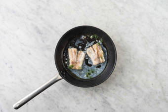 Stek fisk och räkor