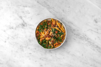 Tout le monde à table !