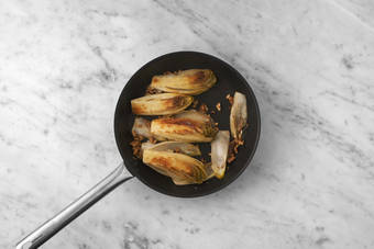 Les endives caramélisent