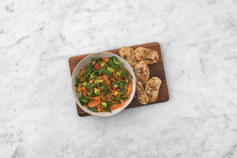 Tout le monde à table !