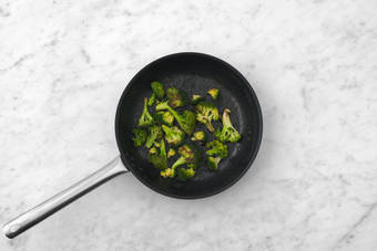 Cook the broccoli 