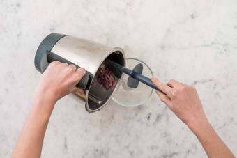 Zwiebel karamellisieren