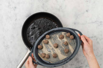 Fleischbällchen glasieren