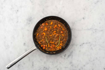 Bolognese fertigstellen