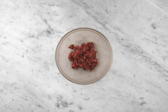 Hackfleisch marinieren