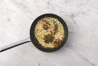 Cook the chicken & sauce