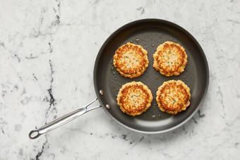 Form & Cook Salmon Cakes