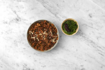 Tout le monde à table !