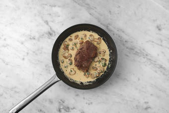 La carne nella salsa