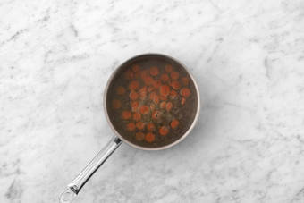 Bollir m'è dolce in questo brodo