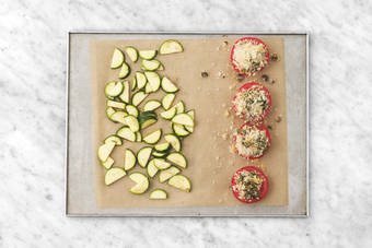 Bag tomat og zucchini